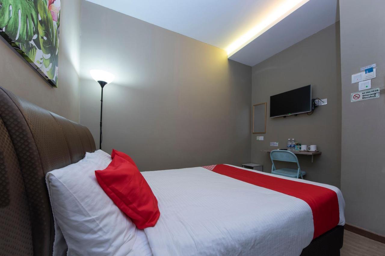 Oyo 90231 Hotel By The Park Plt Johor Bahru Luaran gambar