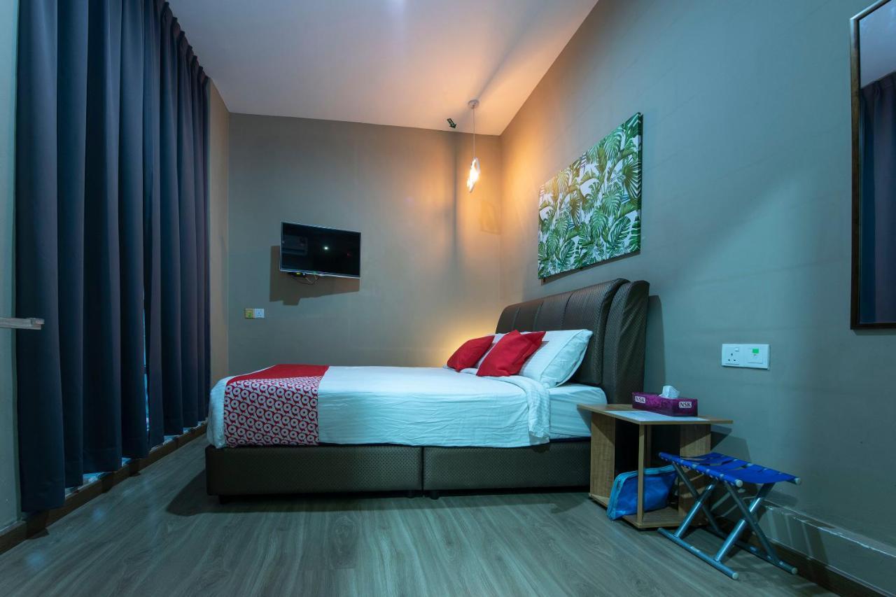 Oyo 90231 Hotel By The Park Plt Johor Bahru Luaran gambar