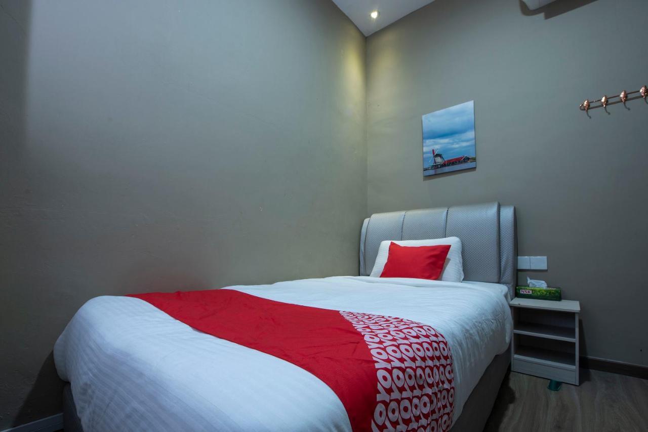 Oyo 90231 Hotel By The Park Plt Johor Bahru Luaran gambar