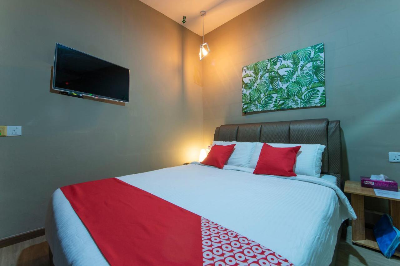 Oyo 90231 Hotel By The Park Plt Johor Bahru Luaran gambar