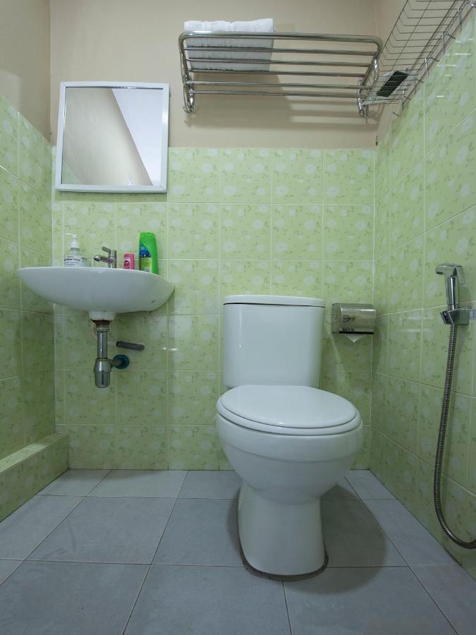 Oyo 90231 Hotel By The Park Plt Johor Bahru Luaran gambar