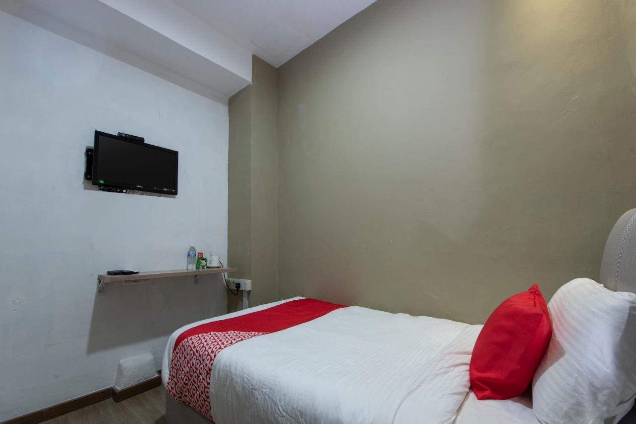 Oyo 90231 Hotel By The Park Plt Johor Bahru Luaran gambar